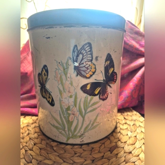 1940's Vinyage Metalum Brazilian Collectable Tin With Butterflies - Picture 1 of 9